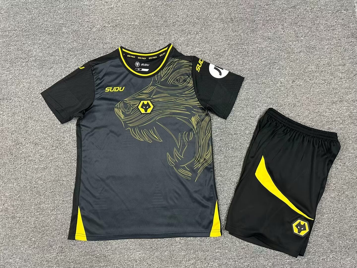 Kit Criança Wolverhampton Secundária - 24/25